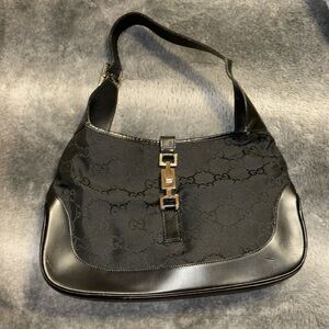 Authentic GUCCI shoulder strapped purse. Visible wear to handle but can be fix